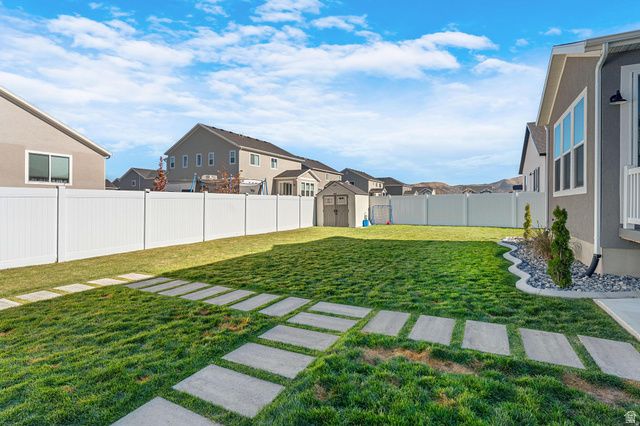 1077 E POSTMARK PL, Eagle Mountain, UT 84005
