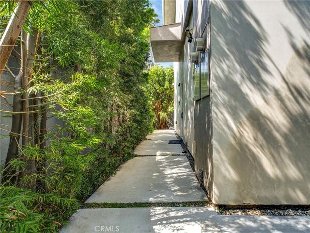2957 Midvale, Los Angeles, CA 90064