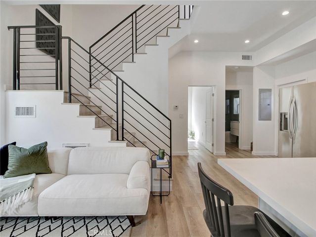 2957 Midvale, Los Angeles, CA 90064