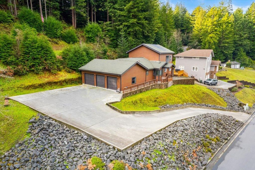 4391 Woodcock Court, Fortuna, CA 95540