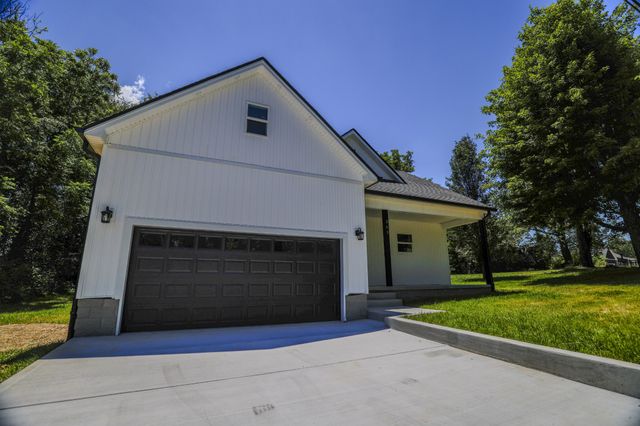 205 W Minnie Ave, Monterey, TN 38574