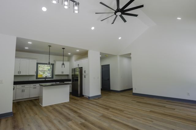 205 W Minnie Ave, Monterey, TN 38574