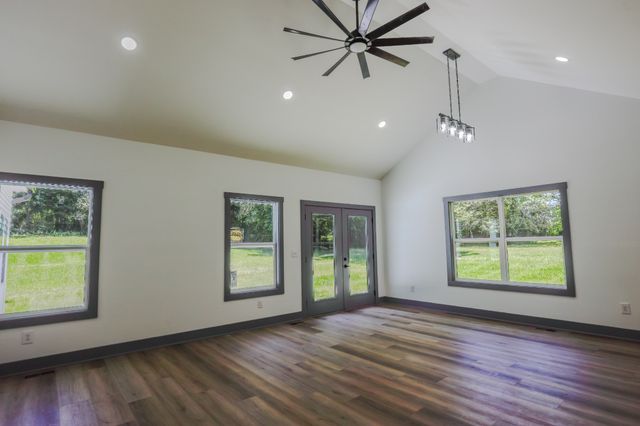 205 W Minnie Ave, Monterey, TN 38574
