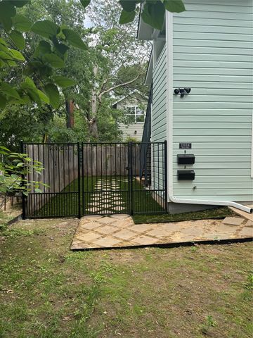 1604 W. 40th ST b, Austin, TX 78756