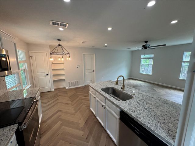 1604 W. 40th ST b, Austin, TX 78756
