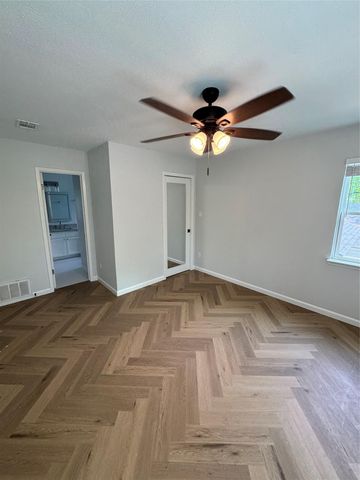 1604 W. 40th ST b, Austin, TX 78756