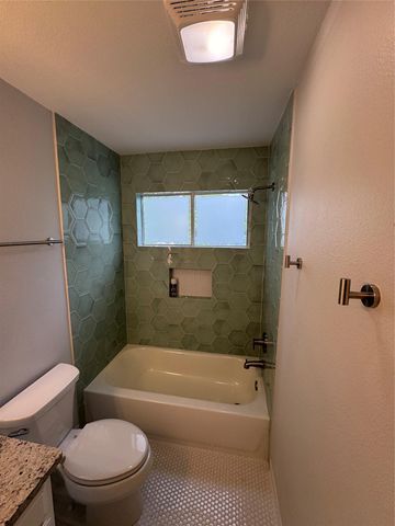 1604 W. 40th ST b, Austin, TX 78756