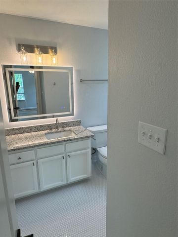 1604 W. 40th ST b, Austin, TX 78756