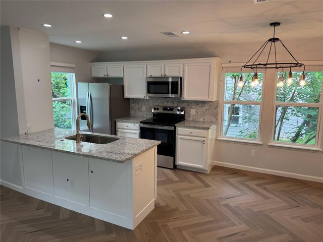 1604 W. 40th ST b, Austin, TX 78756