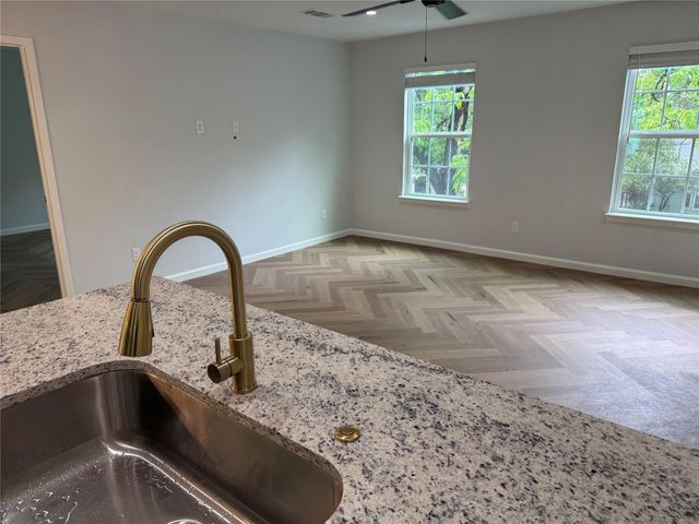 1604 W. 40th ST b, Austin, TX 78756