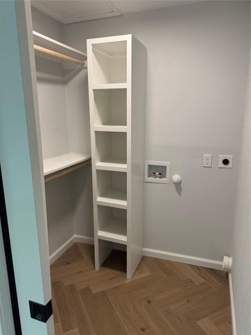 1604 W. 40th ST b, Austin, TX 78756