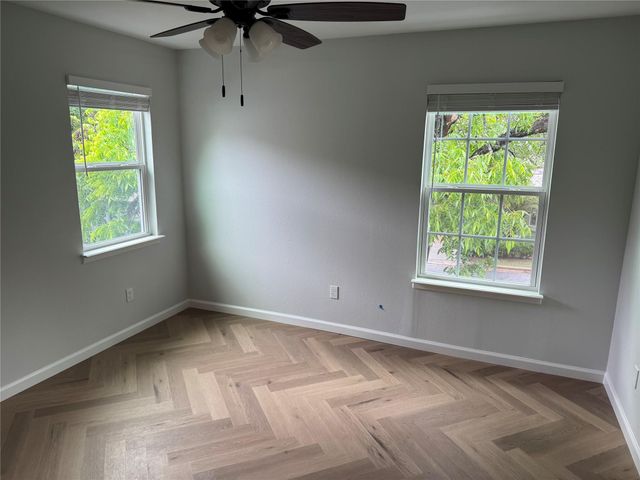 1604 W. 40th ST b, Austin, TX 78756