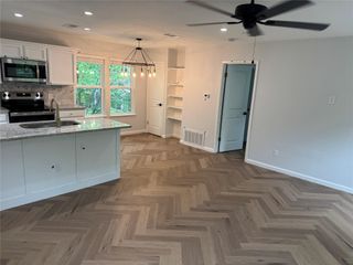 1604 W. 40th ST b, Austin, TX 78756