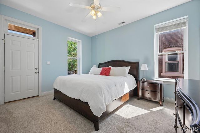 4111 Hartford Street, St Louis, MO 63116