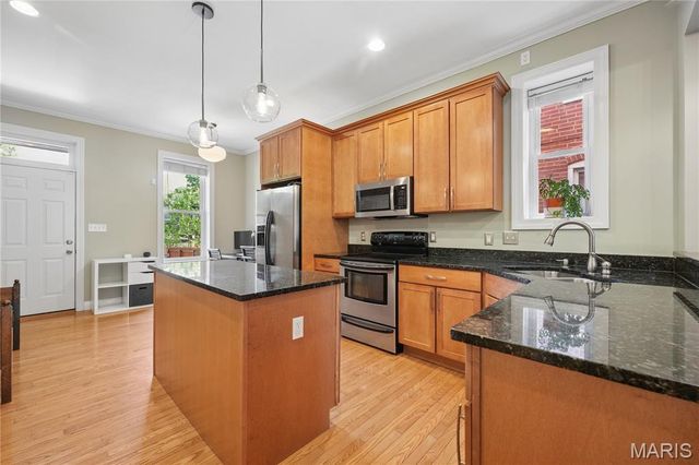4111 Hartford Street, St Louis, MO 63116