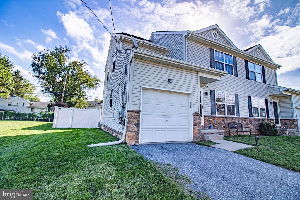 211 E HAZELDELL AVE, New Castle, DE 19720 — photo 2