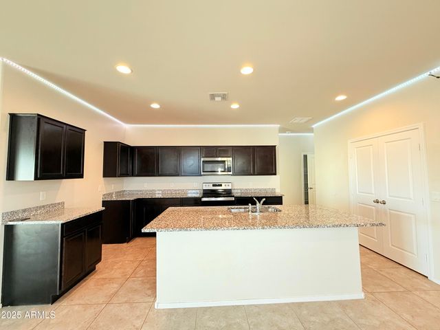 1075 W AVALON CANYON Drive, Casa Grande, AZ 85122
