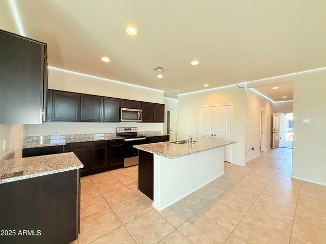 1075 W AVALON CANYON Drive, Casa Grande, AZ 85122