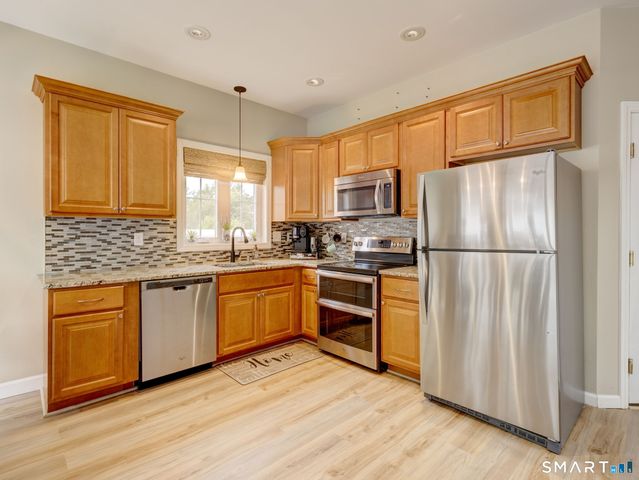 25 Sutton Road, Rocky Hill, CT 06067