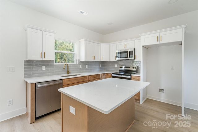 606 6th Street Court NW, Hickory, NC 28613