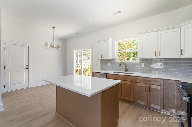 606 6th Street Court NW, Hickory, NC 28613