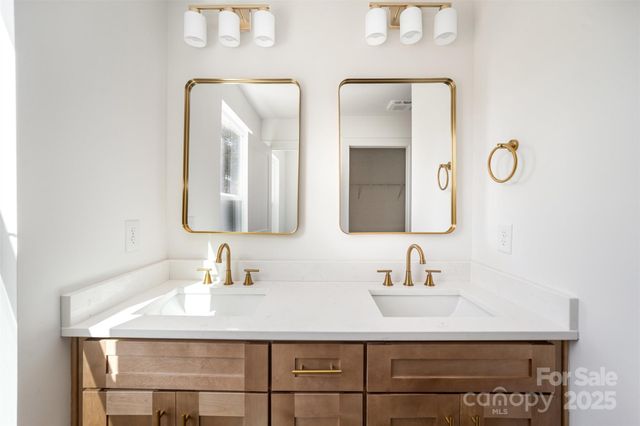 606 6th Street Court NW, Hickory, NC 28613