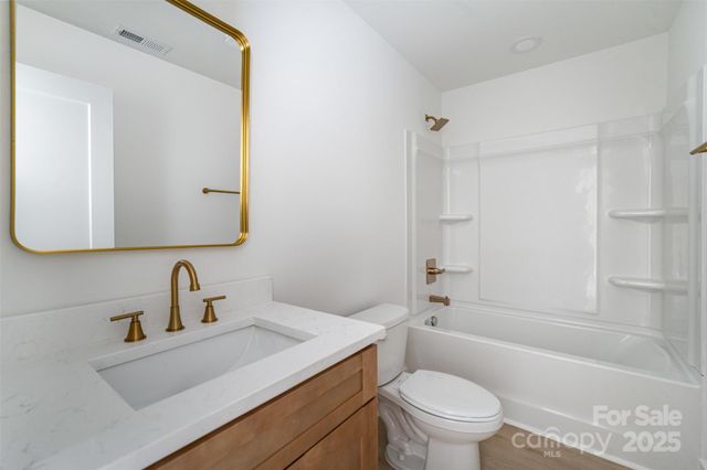 606 6th Street Court NW, Hickory, NC 28613