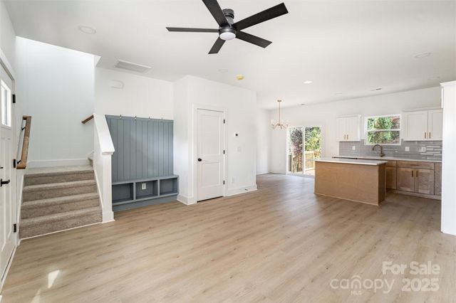 606 6th Street Court NW, Hickory, NC 28613