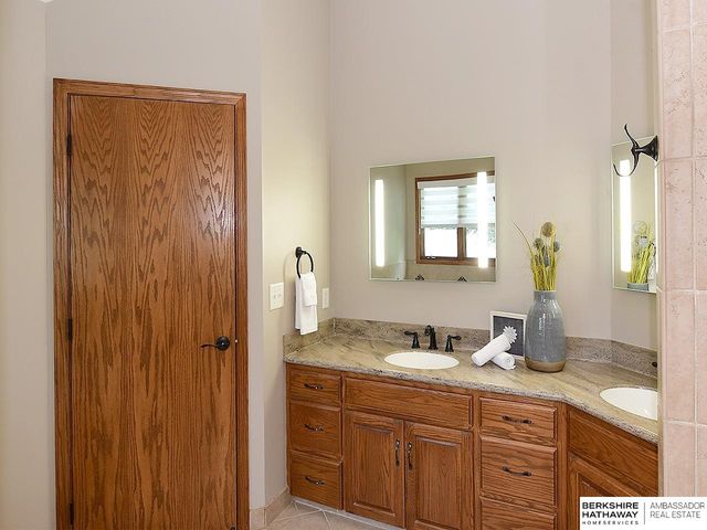 1620 S 179th Avenue, Omaha, NE 68130