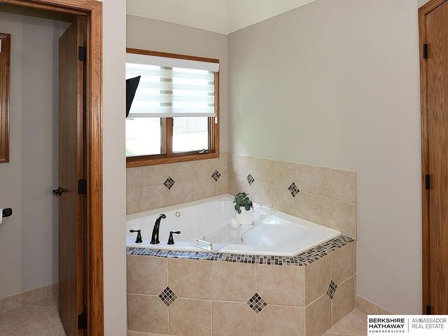 1620 S 179th Avenue, Omaha, NE 68130