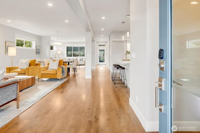 3629 35th Avenue W, Seattle, WA 98199