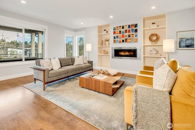 3629 35th Avenue W, Seattle, WA 98199