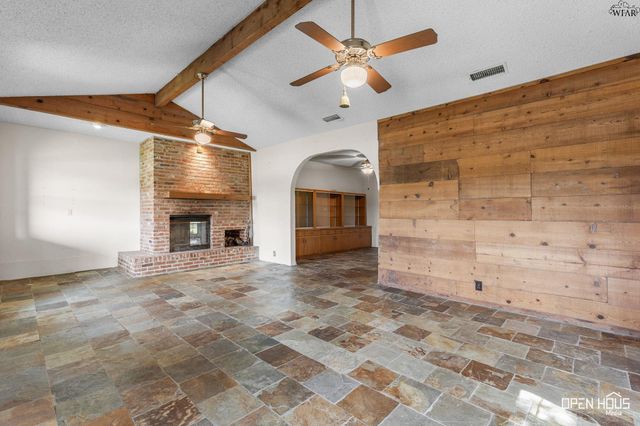 1000 E HIGHWAY ST, Iowa Park, TX 76367