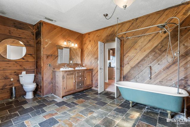 1000 E HIGHWAY ST, Iowa Park, TX 76367