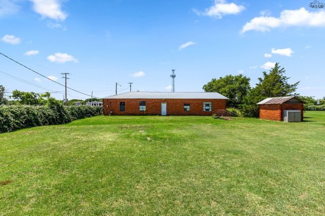 1000 E HIGHWAY ST, Iowa Park, TX 76367