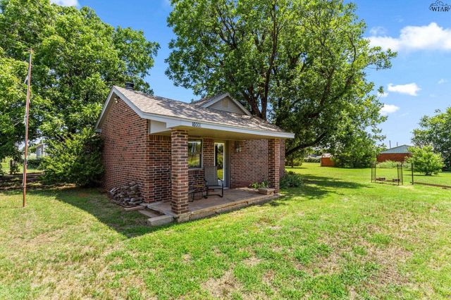 1000 E HIGHWAY ST, Iowa Park, TX 76367
