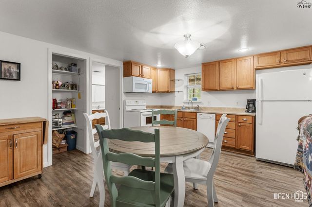 1000 E HIGHWAY ST, Iowa Park, TX 76367