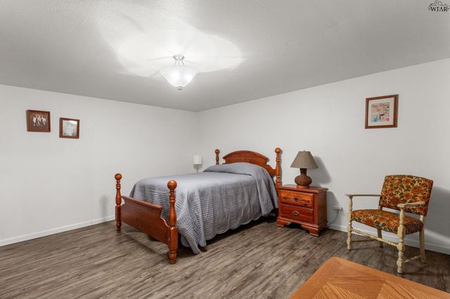 1000 E HIGHWAY ST, Iowa Park, TX 76367