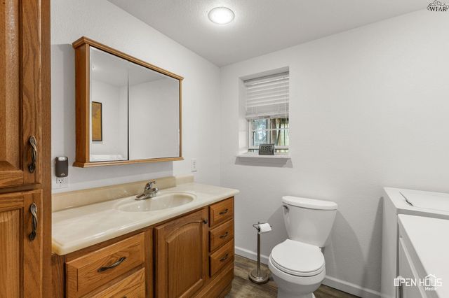 1000 E HIGHWAY ST, Iowa Park, TX 76367