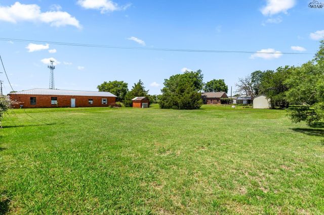 1000 E HIGHWAY ST, Iowa Park, TX 76367