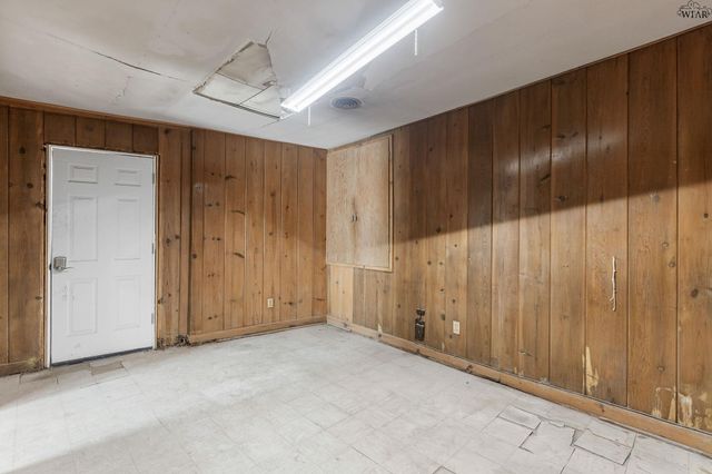 1000 E HIGHWAY ST, Iowa Park, TX 76367