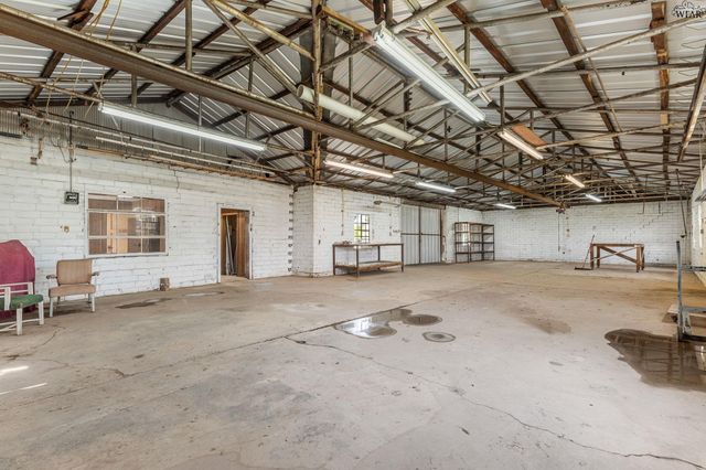 1000 E HIGHWAY ST, Iowa Park, TX 76367