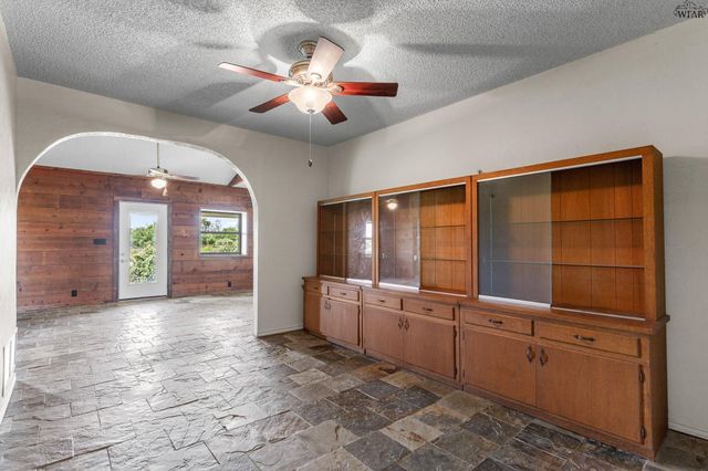 1000 E HIGHWAY ST, Iowa Park, TX 76367