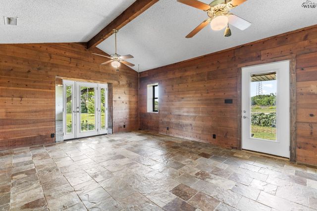 1000 E HIGHWAY ST, Iowa Park, TX 76367