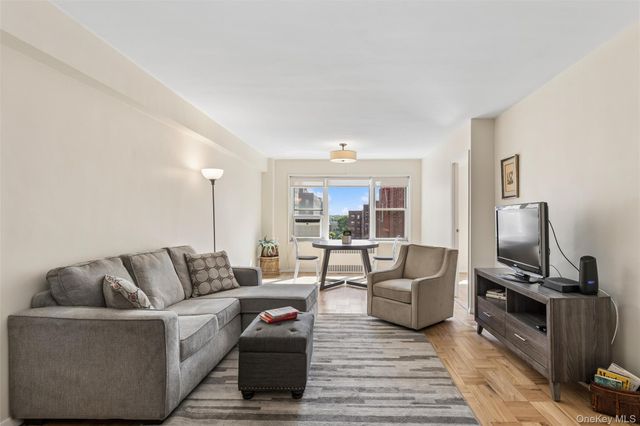 110-20 71st Road 707, Forest Hills, NY 11375