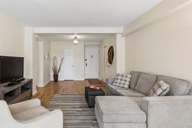 110-20 71st Road 707, Forest Hills, NY 11375