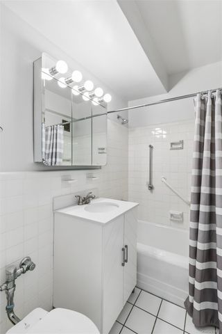 110-20 71st Road 707, Forest Hills, NY 11375