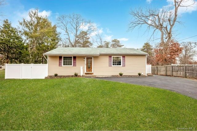 59 Nelson Road, Selden, NY 11784