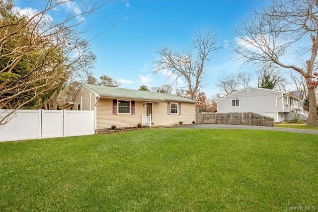 59 Nelson Road, Selden, NY 11784