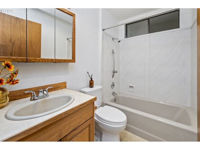4495 Se ALDERCREST Rd, Milwaukie, OR 97222